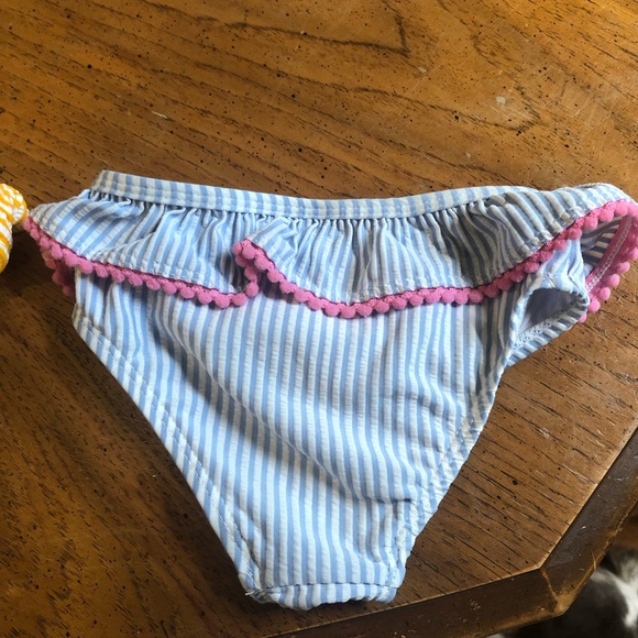 Lot of 3 swimsuits for your growing baby. - Picture 7 of 12